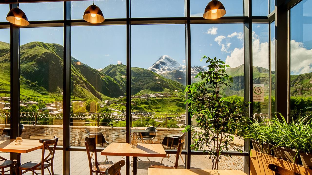 Porta Caucasia Kazbegi Stepantsminda Exterior foto
